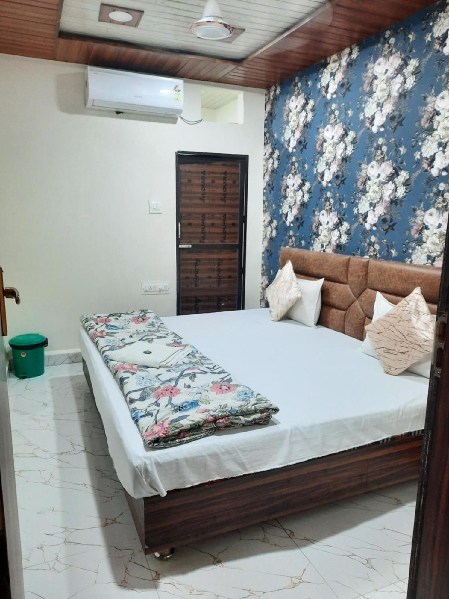 Hotel Ganga Sagar Ujjain Bagian luar foto